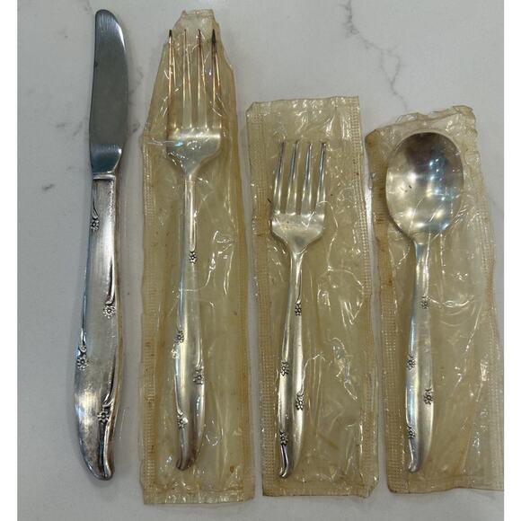 Oneida Community Other - Set Of 4 60s Oneida Community Silverplate SILVER FLOWERS Youth Knife Forks Spoon